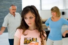13 سلوكاً يبعد الوالدين عن أبنائهم المراهقين