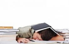 قلة النوم لدى الطلاب تسبب مشاكل صحية ونفسية
